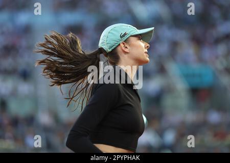 Madrid, Espagne. 04. Mai 2023. Ballgirl bei den Mutua Madrid Open 2023, Masters 1000 Tennis Turnier am 4. Mai 2023 bei Caja Magica in Madrid, Spanien - Photo Antoine Couvercelle/DPPI Credit: DPPI Media/Alamy Live News Stockfoto