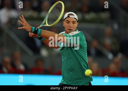 Madrid, Espagne. 04. Mai 2023. Jan Lennard Struff besiegte Stefanos Tsitsipas (GRE) bei den Mutua Madrid Open 2023, Masters 1000 Tennis Turnier am 4. Mai 2023 bei Caja Magica in Madrid, Spanien - Photo Antoine Couvercelle/DPPI Credit: DPPI Media/Alamy Live News Stockfoto