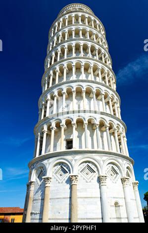 Pisa Toskana Italien. Piazza dei Miracoli (Platz der Wunder). Der Schiefe Turm Stockfoto