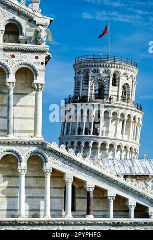 Pisa Toskana Italien. Piazza dei Miracoli (Platz der Wunder). Die Kathedrale und der Schiefe Turm Stockfoto