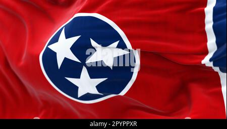 Nahaufnahme der Tennessee Staatsflagge, die winkt. Rotes Feld mit einem blauen Kreis mit 3 weißen, weiß umrandeten Sternen. Blauer Streifen im Handumdrehen. abbildung 3D Stockfoto