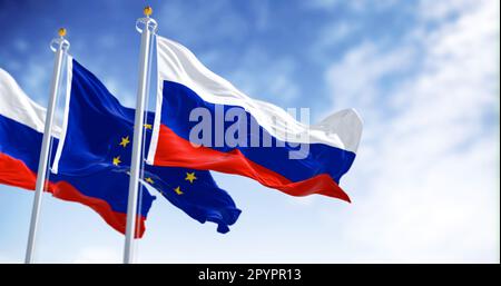 Russland und die Europäische Union winken an einem klaren Tag. Die Beziehungen zwischen der EU und Russland sind aufgrund der russischen Maßnahmen in der Ukraine angespannt. Rendern der 3D-Darstellung Stockfoto