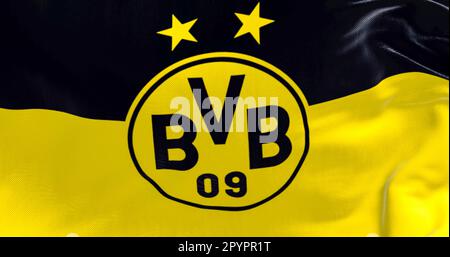 Dortmund, DE, März 2023: Flagge von Borussia Dortmund, die im Wind winkt. Borussia Dortmund ist ein deutscher Profisportverein mit Sitz in Dortmund. Illu Stockfoto