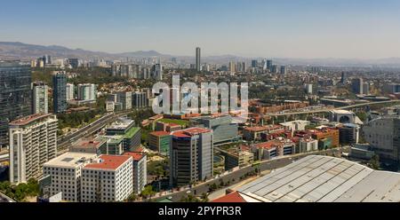 Blick aus der Vogelperspektive auf die Region Santa Fe in Mexiko-Stadt, Mexiko Stockfoto