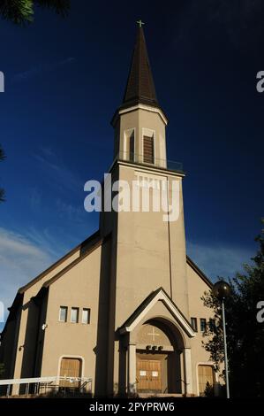 Alte Kirche in Hanko Finnland an Einem wunderschönen sonnigen Sommertag mit klarem blauen Himmel Stockfoto