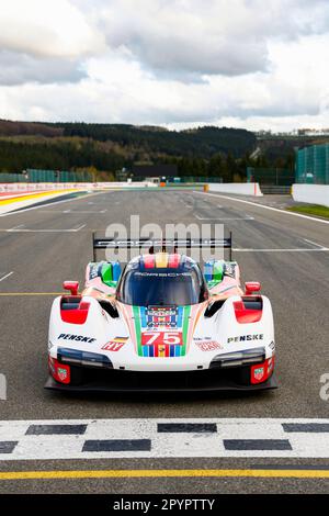 Porsche 963, Porsche Penske Motorsport, Präsentation des Sonderdesigns Le Mans 2023, enthüllt die Sonderliese Le Mans 2023, Stockfoto