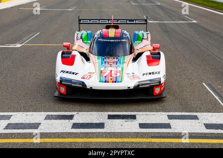 Porsche 963, Porsche Penske Motorsport, Präsentation des Sonderdesigns Le Mans 2023, enthüllt die spezielle Lackierung Le Mans 2023 Stockfoto