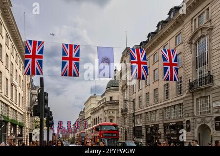 Vorbereitungen für die Krönung von König Karl III., 30. April 2023, Piccadilly, London W1 Stockfoto