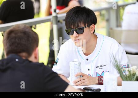 Miami Gardens, Florida, USA, 04/05/2023, ZHOU Guanyu (Chi), Alfa Romeo F1 Team Einsatz C43, Portrait während der Formel 1 Crypto.com des Miami Grand Prix 2023, 5. Runde der Formel-1-Weltmeisterschaft 2023 vom 05. Bis 07. Mai 2023 auf dem Miami International Autodrome, in Miami Gardens, Florida, Vereinigte Staaten von Amerika - Foto: Antonin Vincent/DPPI/LiveMedia Stockfoto