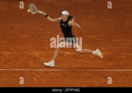 Madrid, Espagne. 04. Mai 2023. IGA Swiatek (Pol) in Aktion gegen Veronika Kudermetova während der Mutua Madrid Open 2023, Masters 1000 Tennis Turnier am May41., 2023 bei Caja Magica in Madrid, Spanien - Photo Antoine Couvercelle/DPPI Credit: DPPI Media/Alamy Live News Stockfoto