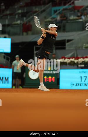 Madrid, Espagne. 04. Mai 2023. IGA Swiatek (Pol) in Aktion gegen Veronika Kudermetova während der Mutua Madrid Open 2023, Masters 1000 Tennis Turnier am May41., 2023 bei Caja Magica in Madrid, Spanien - Photo Antoine Couvercelle/DPPI Credit: DPPI Media/Alamy Live News Stockfoto