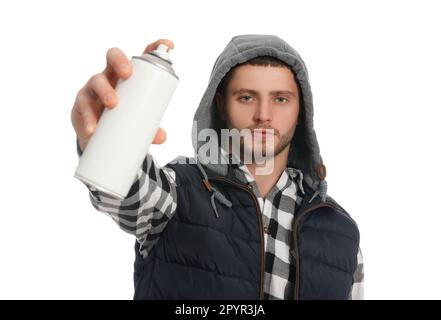 Ein gutaussehender Mann mit einer Dose Sprühfarbe auf weißem Hintergrund Stockfoto