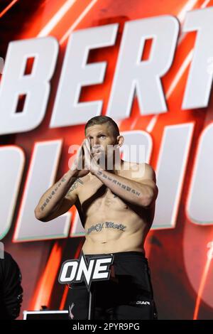 DENVER, COLORADO - 4. MAI: Zebaztian Kadestam bei der ONE Championship Ceremonial With-in and Face-off Conference am 4. Mai 2023 im 1. Bank Center in Denver, Colorado. (Foto von Christopher Colon/Pximages) Stockfoto