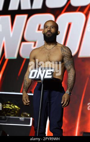 DENVER, COLORADO - 4. MAI: Demetrious Johnson nimmt am 4. Mai 2023 bei der ONE Championship Ceremonial Wieg-in and Face-off Conference im 1. Bank Center in Denver, Colorado, Teil. (Foto von Christopher Colon/Pximages) Stockfoto