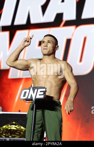 DENVER, COLORADO - 4. MAI: Kairat Akhmetov nimmt am 4. Mai 2023 bei der ONE Championship Ceremonial Wieg-in and Face-Off Conference im 1. Bank Center in Denver, Colorado, Teil. (Foto von Christopher Colon/Pximages) Stockfoto