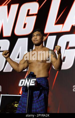 DENVER, COLORADO - 4. MAI: Aung La N Sang nimmt am 4. Mai 2023 im 1. Bank Center in Denver, Colorado, an der ONE Championship Ceremonial Wieg-in and Face-Off Conference Teil. (Foto von Christopher Colon/Pximages) Stockfoto