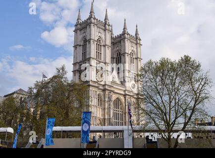 London, Großbritannien. 04. Mai 2023. Allgemeiner Blick auf Westminster Abbey vor der Krönung von König Karl III., die am 6. Mai stattfindet. Kredit: SOPA Images Limited/Alamy Live News Stockfoto