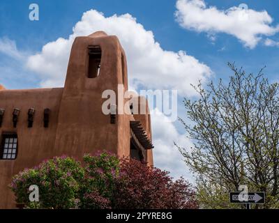 Adobe-Gebäude in Santa Fe, New Mexico Stockfoto