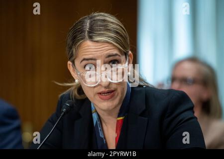 Washington, Usa. 04. Mai 2023. Yael Lempert tritt vor einer Anhörung des Senatsausschusses für auswärtige Beziehungen auf, um ihre Nominierung als außerordentliche und bevollmächtigte Botschafterin der Vereinigten Staaten von Amerika im Haschemitischen Königreich Jordanien im Dirksen Senatsbürogebäude in Washington, DC, USA, zu beantragen? Donnerstag, 4. Mai 2023. Foto von Rod Lamkey/CNP/ABACAPRES.COM Kredit: Abaca Press/Alamy Live News Stockfoto