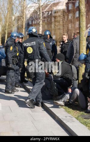 Polizei, Streik und Sicherheit in der Stadt Norwegen für die Straßenverkehrssicherheit, den Dienst oder die Strafverfolgung. Eine Gruppe von Politi-Offizieren der Regierung, die ihre machen Stockfoto