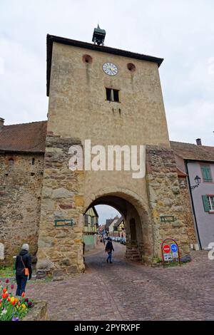 Blick auf Turckheim zu Ostern in der Nähe von Colmar im Elsass von Frankreich Stockfoto