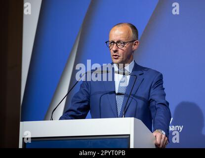 München, Deutschland. 04. Mai 2023. CDU-Vorsitzender und Fraktionsführer Friedrich Merz auf der Pressekonferenz der EVP zu ihrer politischen Versammlung, einem kleinen Parteikongress, am 4. Mai 2023 in München. (Foto: Alexander Pohl/Sipa USA) Guthaben: SIPA USA/Alamy Live News Stockfoto