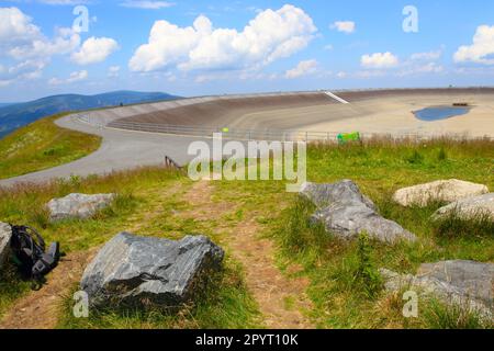 Foto des leeren Wasserreservoires Dlouhe Strane im jeseniky-Gebirge in der tschechischen republik Stockfoto