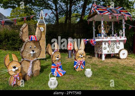 Windsor, Großbritannien. 4. Mai 2023. Zwei Tage vor der Krönung von König Karl III. Am 4. Mai 2023 in Windsor, Großbritannien, werden Dekorationen zum Thema Krönung abgebildet. Kredit: Mark Kerrison/Alamy Live News Stockfoto