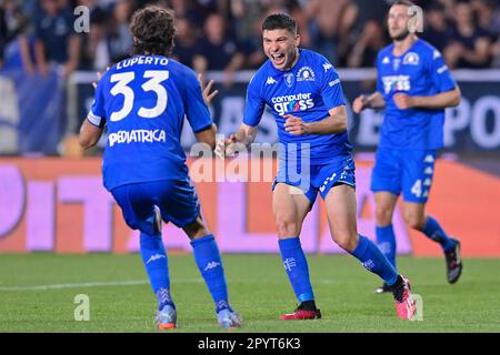 Carlo Castellani Stadion, Empoli, Italien, 04. Mai 2023, Nicolo Cambiaghi (Empoli FC) feiert nach einem Tor mit Sebastiano Luperto (Empoli FC) Stockfoto