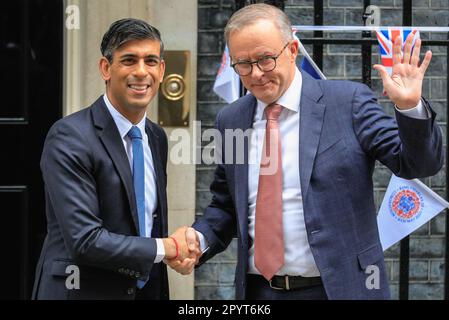 London, Großbritannien. 05. Mai 2023. Der britische Premierminister Rishi Sunak begrüßt den australischen Premierminister Anthony Albanese in der Downing Street 10. Kredit: Imageplotter/Alamy Live News Stockfoto