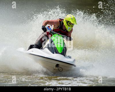 Jet Ski Racer in Runde 1 der JSRA UK Championship im Juni 2021 im AVOS Watersports Den, Preston, Lancashire. Stockfoto