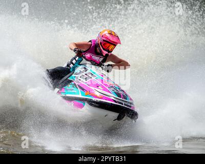 Jet Ski Racer in Runde 1 der JSRA UK Championship im Juni 2021 im AVOS Watersports Den, Preston, Lancashire. Stockfoto