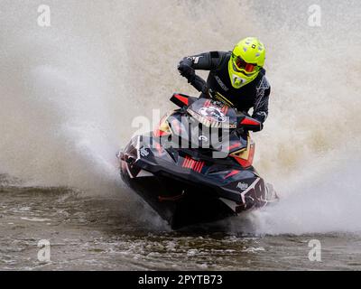 Jet Ski Racer in Runde 1 der JSRA UK Championship im Juni 2021 im AVOS Watersports Den, Preston, Lancashire. Stockfoto