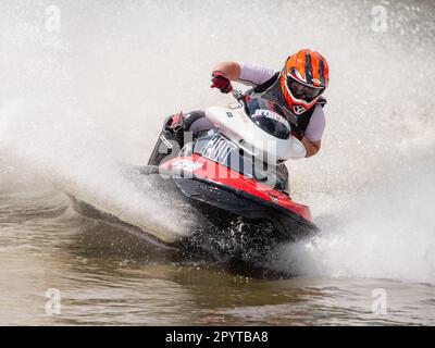 Jet Ski Racer in Runde 1 der JSRA UK Championship im Juni 2021 im AVOS Watersports Den, Preston, Lancashire. Stockfoto