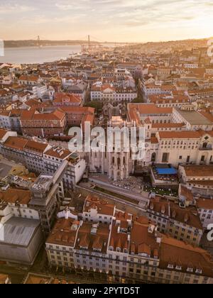 Wunderschöner Blick auf alte historische Gebäude in Lissabon Stockfoto