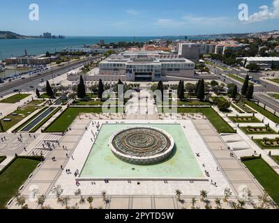 Wunderschöner Blick auf den Garten und das CCB-Museum (Centro Cultural de BelÃ) Stockfoto