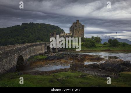Eilean Donan Castle Vom Ufer Von Loch Duich Stockfoto