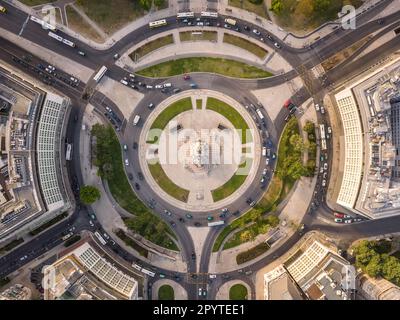 Wunderschöner Blick aus der Vogelperspektive auf den Platz MarquÃªs de Pombal in Lissabon Stockfoto