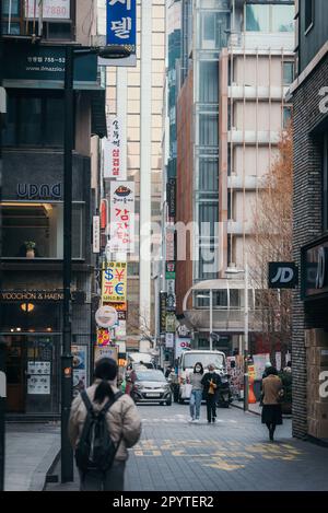 Straßenszene in Myeongdong Stockfoto