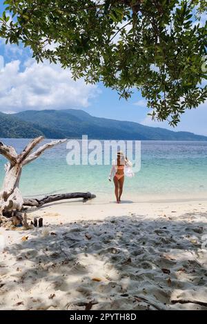 Ko Ra WI Insel Süd-Thailand, tropischer weißer Sandstrand mit türkisfarbenem Ozean im Tarutao Nationalpark, Koh Rawi, Tambon Ko Tarutao Stockfoto