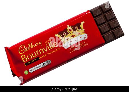 Cadbury Bournville klassische dunkle Schokoladenriegel für die Krönung des Königs, isoliert auf weißem Hintergrund - Cadburys-Schokolade Stockfoto