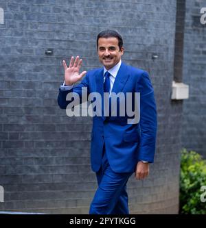 London, England, Großbritannien. 5. Mai 2023. Der britische Premierminister Rishi Sunak begrüßt EmirÂ ofÂ Qatar Sheikh TAMIM BIN HAMAS AL THANI auf der Downing Street 10. (Kreditbild: © Tayfun Salci/ZUMA Press Wire) NUR REDAKTIONELLE VERWENDUNG! Nicht für den kommerziellen GEBRAUCH! Stockfoto