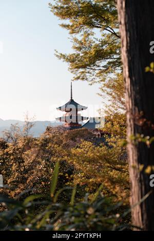 KYOTO, JAPAN - 3. April 2023: Kuyomizu-dera-Tempel Stockfoto