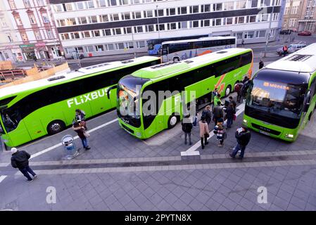 15.02.2017, Frankfurt, DEU, Deutschland, Holding Station von Flixbus in Frankfurt Stockfoto