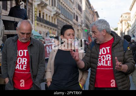 Rom, Italien. 04. Mai 2023. 04/05/2023 Rom: Die prekären Metropolen demonstrieren, um die Metropoliz zu verteidigen. Foto: Marta Bonafoni, Paolo Divetta PS: Das Foto kann in Bezug auf den Kontext verwendet werden, in dem es aufgenommen wurde, und ohne die Absicht, das Ansehen der repräsentierten Menschen zu verleumden. Kredit: Unabhängige Fotoagentur/Alamy Live News Stockfoto