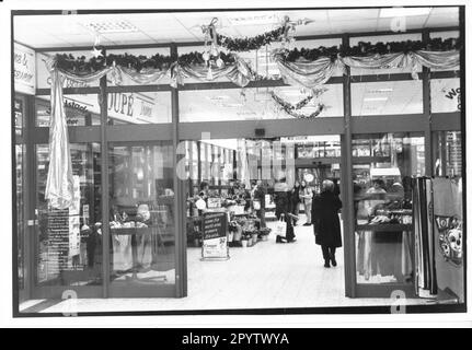 Service- und Einkaufszentrum Waldstadt-Center in Potsdam Waldstadt I. Verkaufsstelle. Waldstadtcenter.commerce. Einzelhandel. Foto: MAZ/Bernd Gartenschläger, 01.12.1997 [automatisierte Übersetzung] Stockfoto