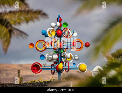 Spanien, Kanarische Inseln, Lanzarote. Tahiche. Zuhause in und auf Lavafelsen von Cesar Manrique. Fundacion (Stiftung) Cesar Manrique. Windskulptur. Stockfoto