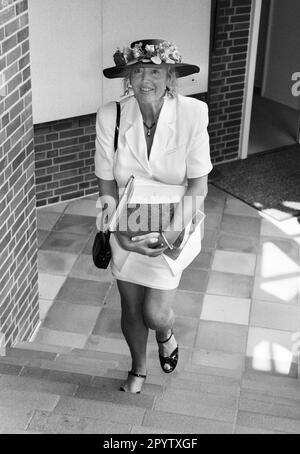 Deutschland, Bonn, 15.06.1992 Archiv: 34-41-07 SPD-Praesidumssitzung Foto: Renate Schmidt, stellvertretende Parteiführerin der SPD [automatisierte Übersetzung] Stockfoto