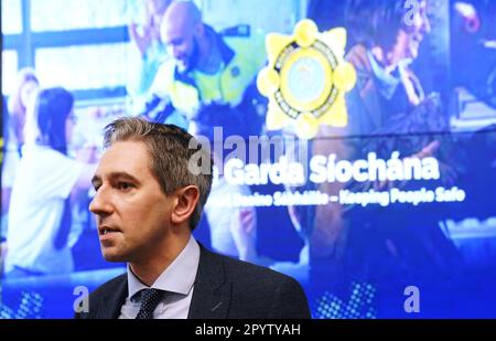 Justizminister Simon Harris sprach vor den Medien nach der offiziellen Eröffnung eines neuen Garda Control Centre für die Metropolregion Dublin im National Train Control Centre am Bahnhof Heuston, Dublin. Foto: Freitag, 5. Mai 2023. Stockfoto