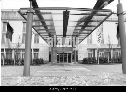 'Neu gebautes Hotel 'Dorint' Ecke Jägerallee/Pappelallee in Potsdam. Jäger Vorstadt. Neues Gebäude. Gastronomie. Foto: MAZ/Peter Sengpiehl, 17.03.1998 [automatisierte Übersetzung]“ Stockfoto